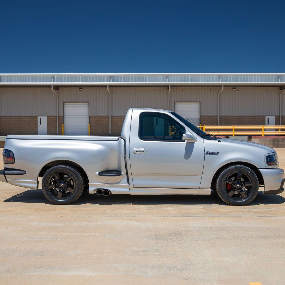1999-04 F-150 SVT Lightning SVE 01-02 Style Wheel & Toyo Tire Kit - 18x9.5  - Black