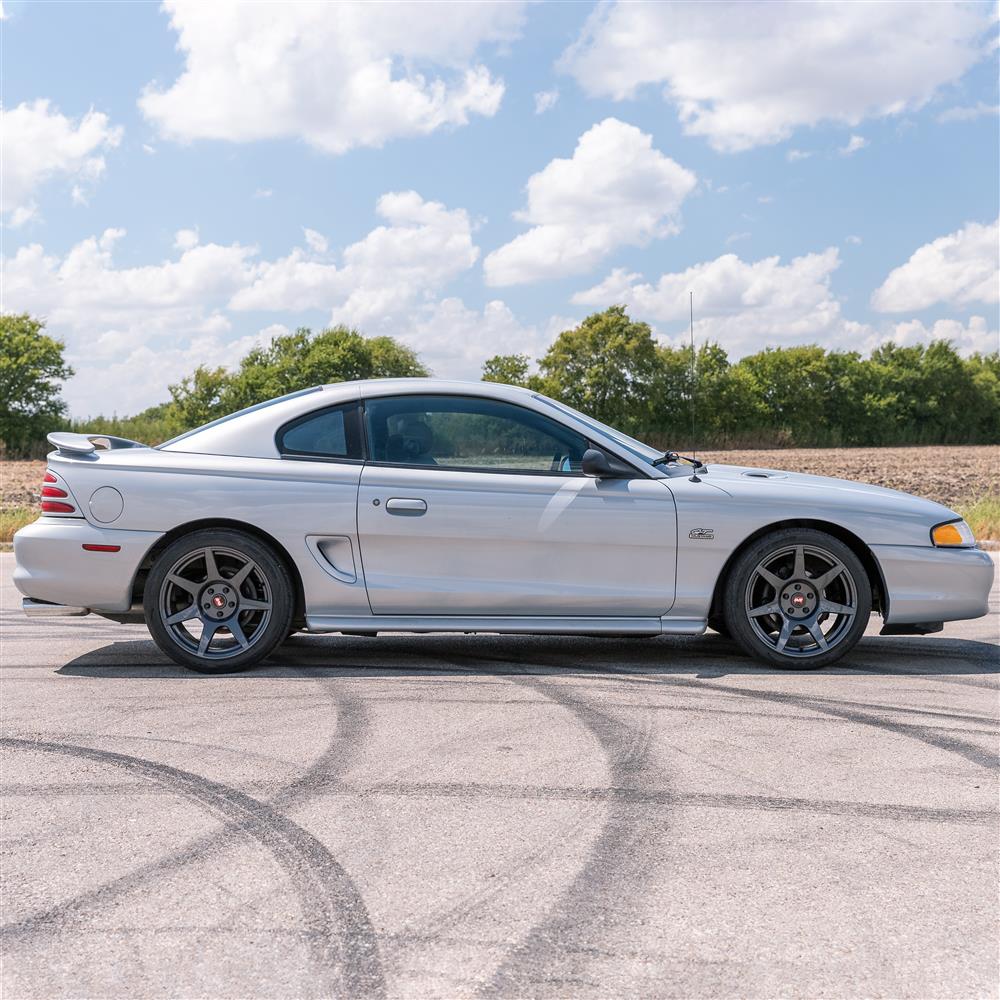 1994-04 Mustang SVE R350 Wheel & Sumitomo Tire Kit - 18x9/10  - Liquid Graphite