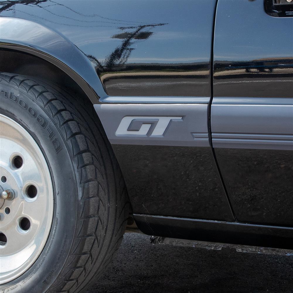 1985-86 Mustang GT Front of Quarter Panel Molding Kit