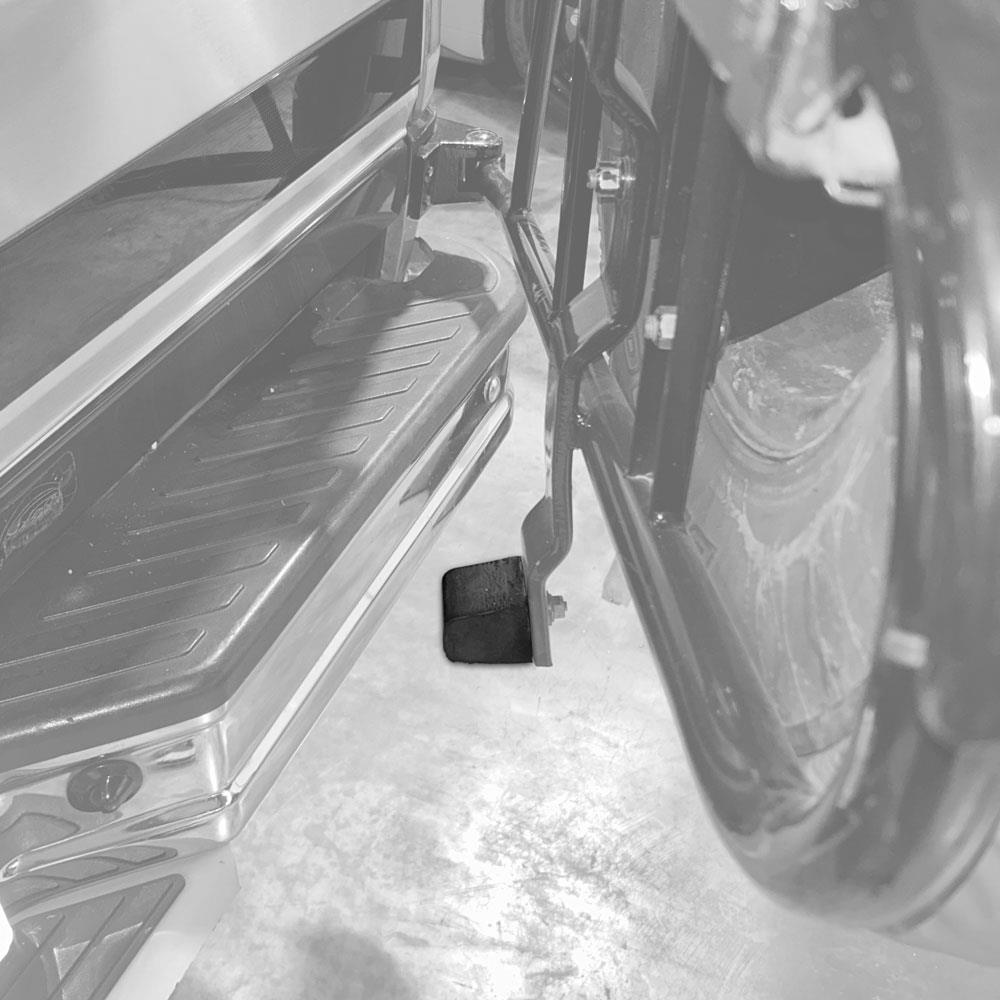 1992-96 Bronco Spare Tire Carrier Latch Bumper