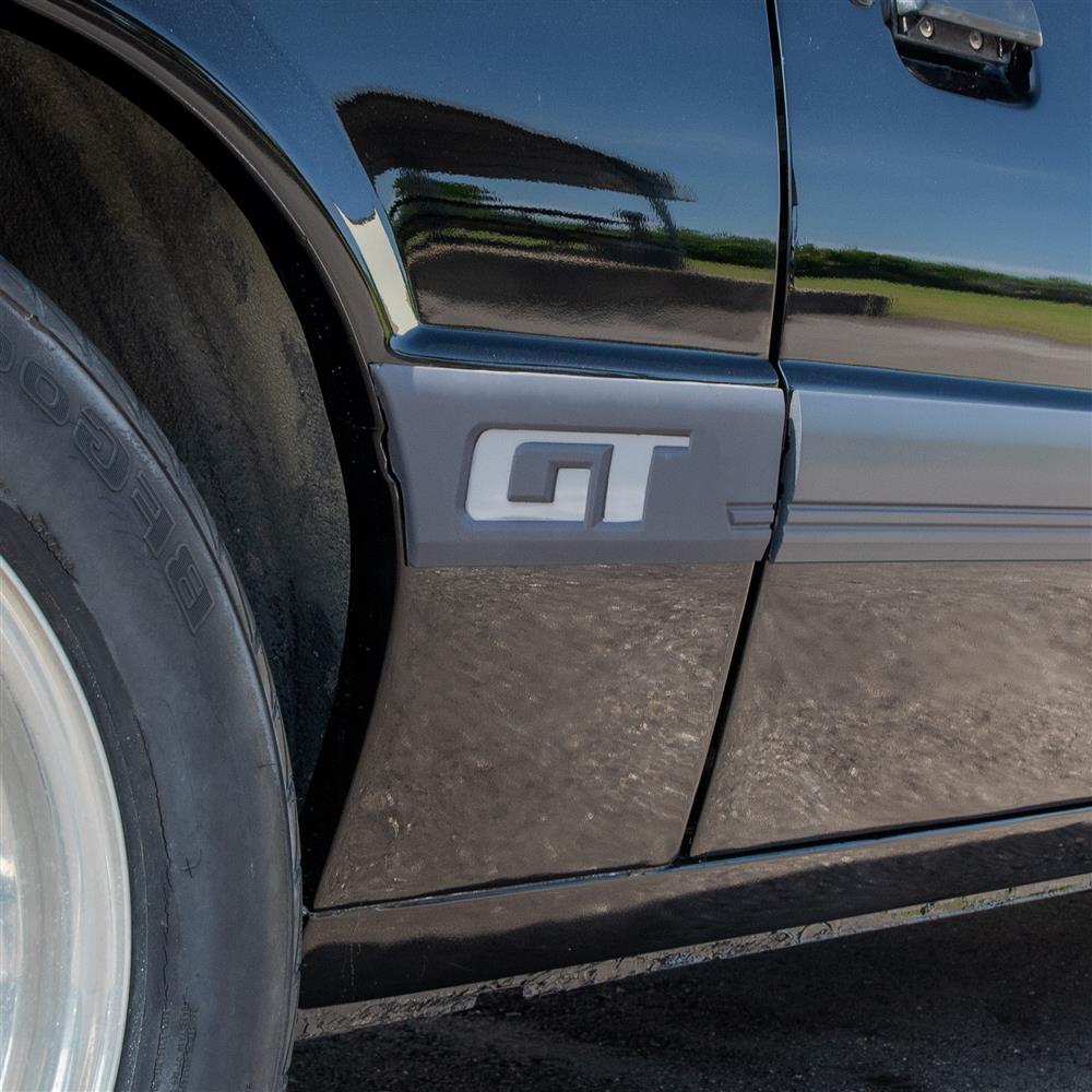 1985-86 Mustang GT Front of Quarter Panel Molding - RH