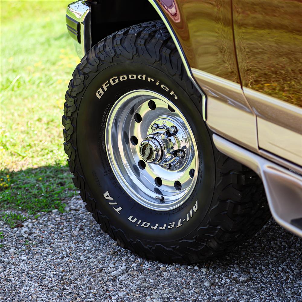 1992-96 Bronco SVE Factory Style 10-Hole Wheel & 33" BFG T/A Tire Kit  - 15x7.5" - Polished