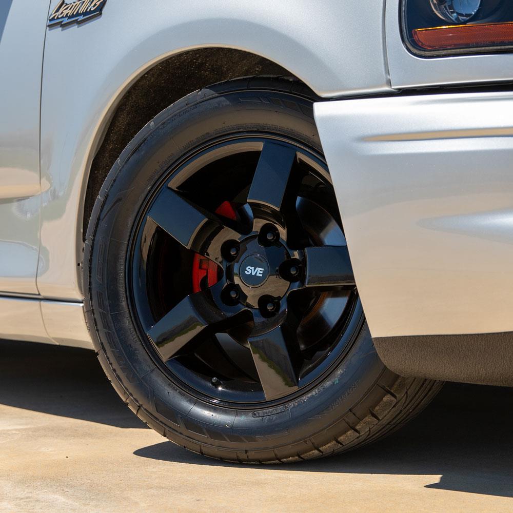 SVT Lightning 01-02 Style Wheel Kit - 18x9.5 - Gloss Black (99-04), image size:1000x1000