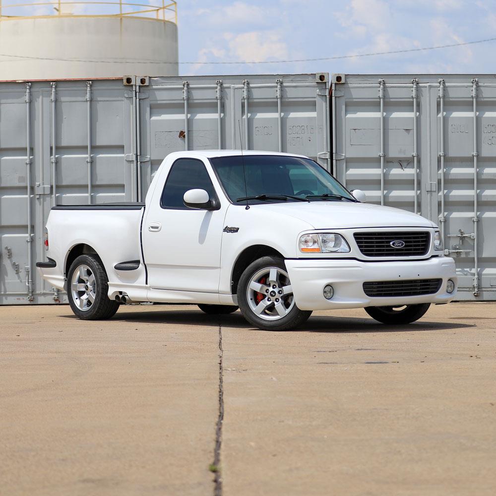 1999-2004 F-150 SVT Lightning SVE 01-02 Style Wheel & Nitto Tire Kit - 18x9.5 - Silver