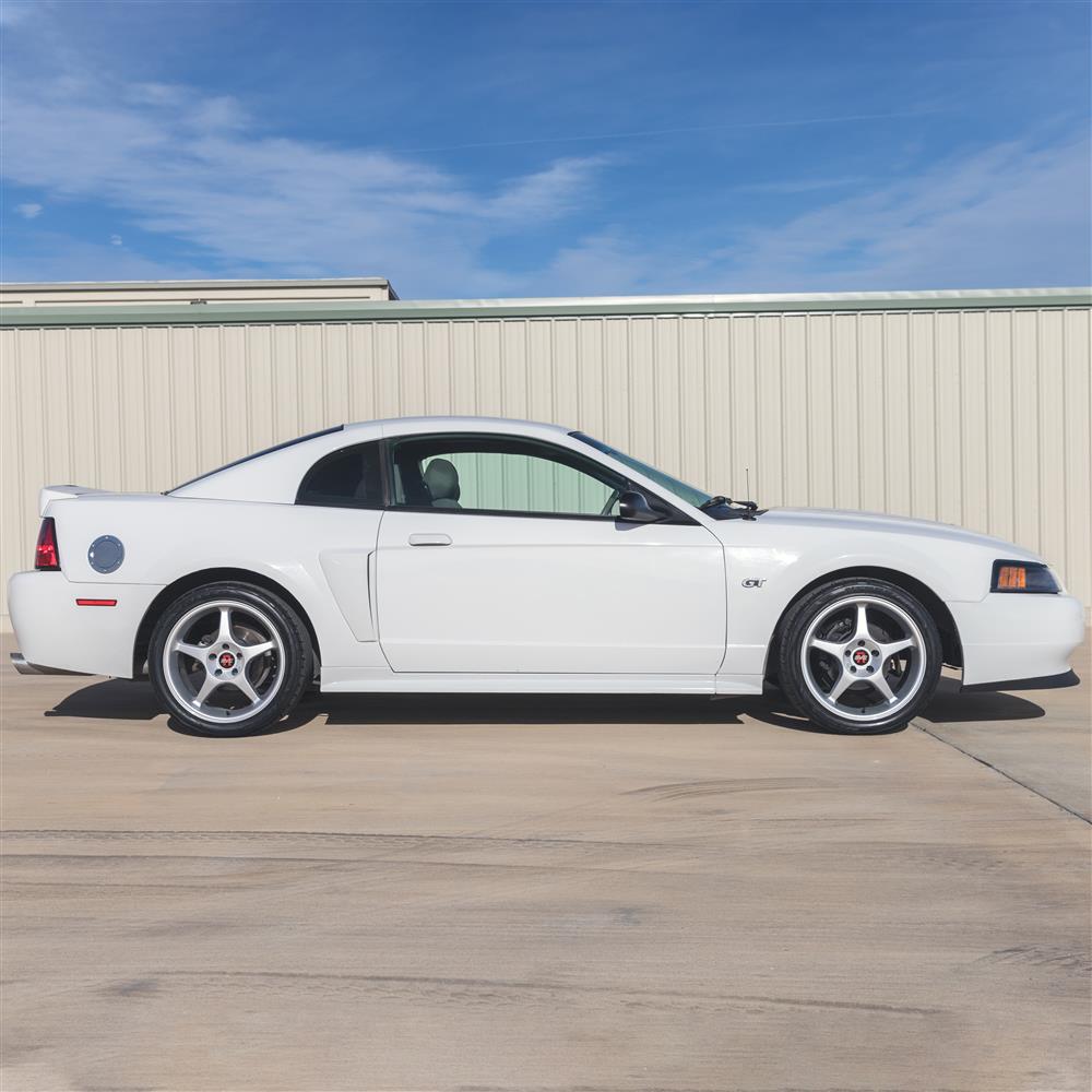 1994-04 Mustang SVE 2000 Cobra R Wheel & Kenda Tire Kit - 18x9.5
