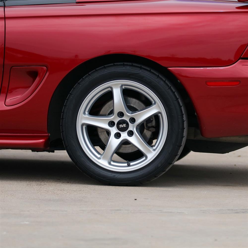 1994-2004 Mustang SVE 98 Cobra Wheel & Sumitomo Tire Kit - 17x8/9 - Silver