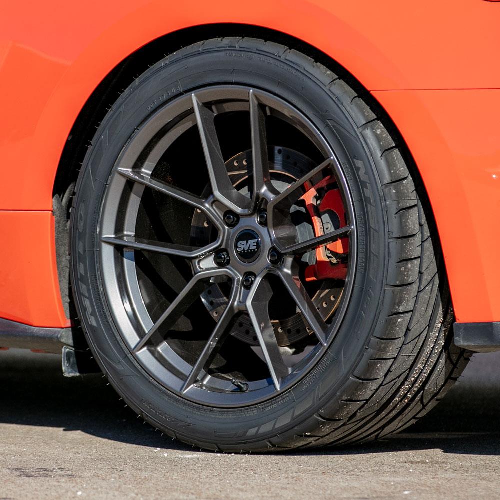 シュウタ SVE Mustang DHP1 Wheel & Nitto Tire Kit - 19x10/11 - Matte Silver