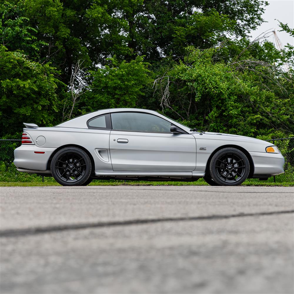 1994-04 Mustang SVE DHP1 Wheel & Kenda Tire Kit - 18x9/10  - Gloss Black