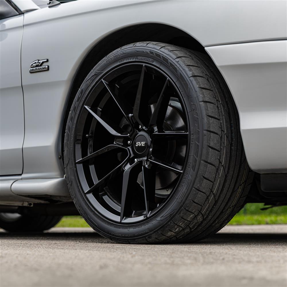 1994-04 Mustang SVE DHP1 Wheel & Kenda Tire Kit - 18x9/10  - Gloss Black