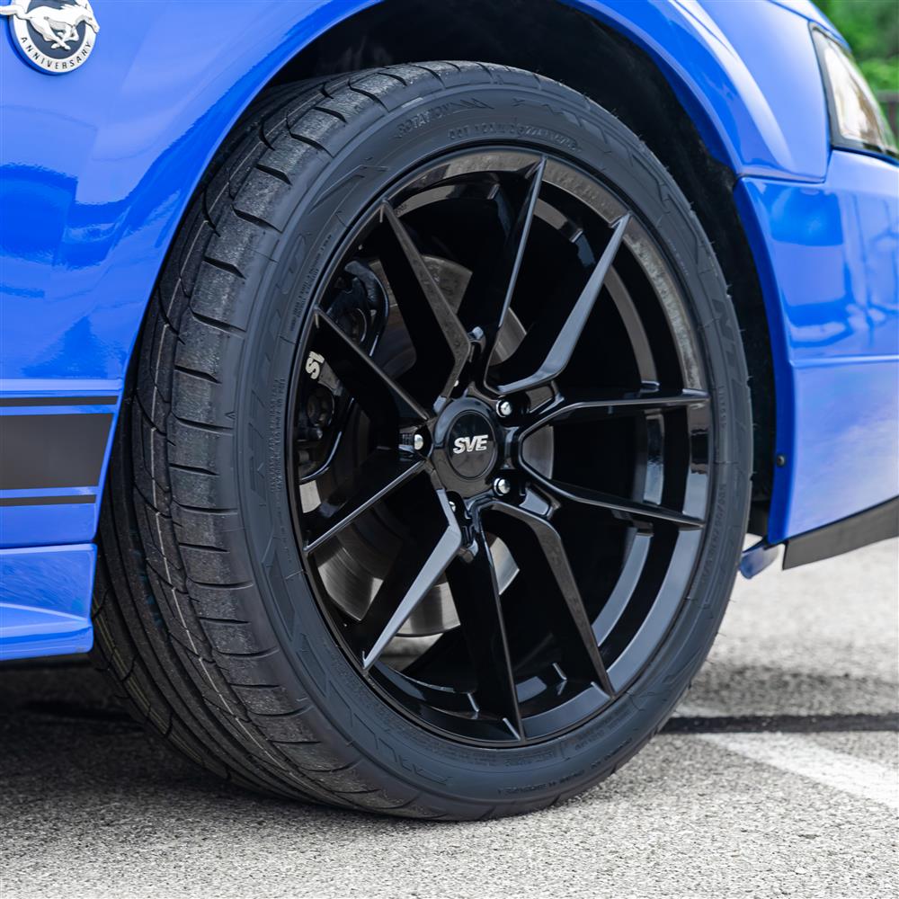 1994-04 Mustang SVE DHP1 Wheel & Nitto Tire Kit - 18x9/10  - Gloss Black