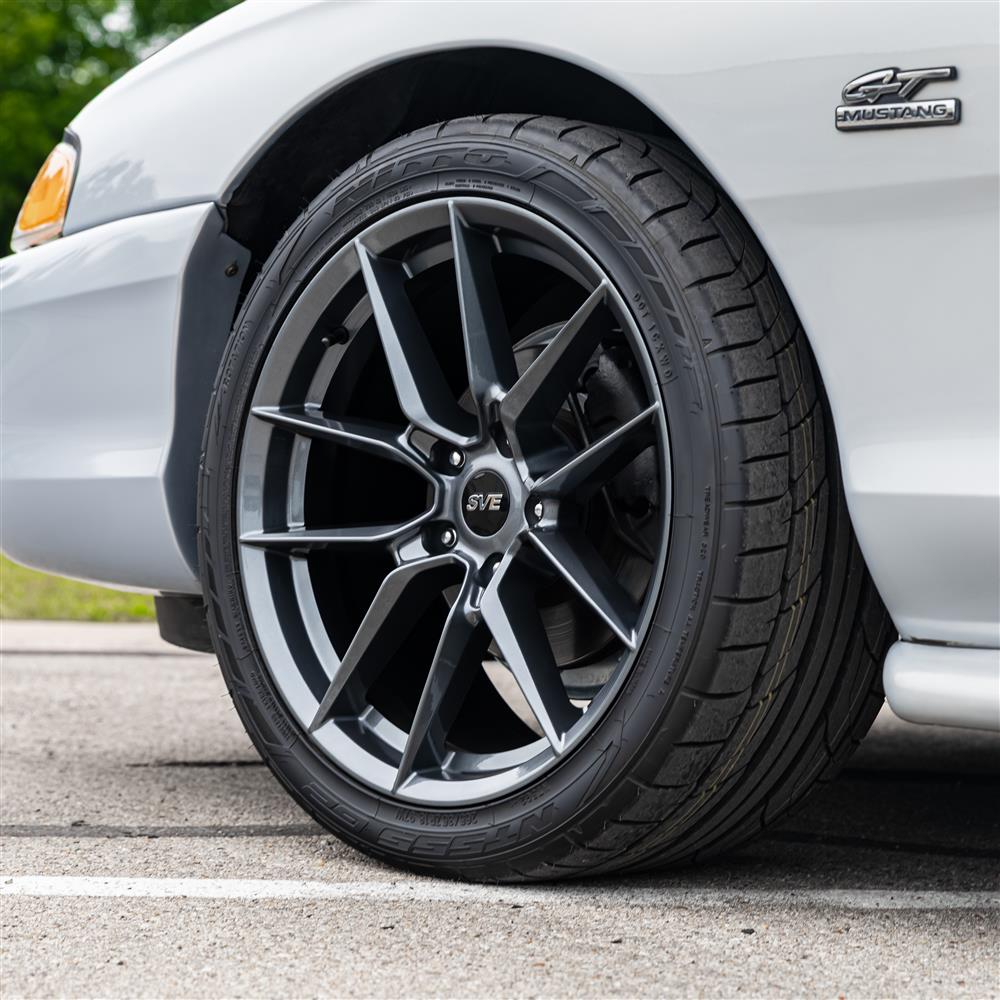 1994-04 Mustang SVE DHP1 Wheel & Nitto Tire Kit - 18x9/10  - Gloss Graphite