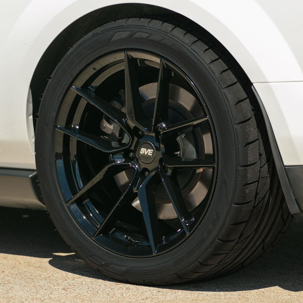 SVE Mustang DHP1 Wheel & Nitto Tire Kit - 19x10 - Gloss Black (05-14)