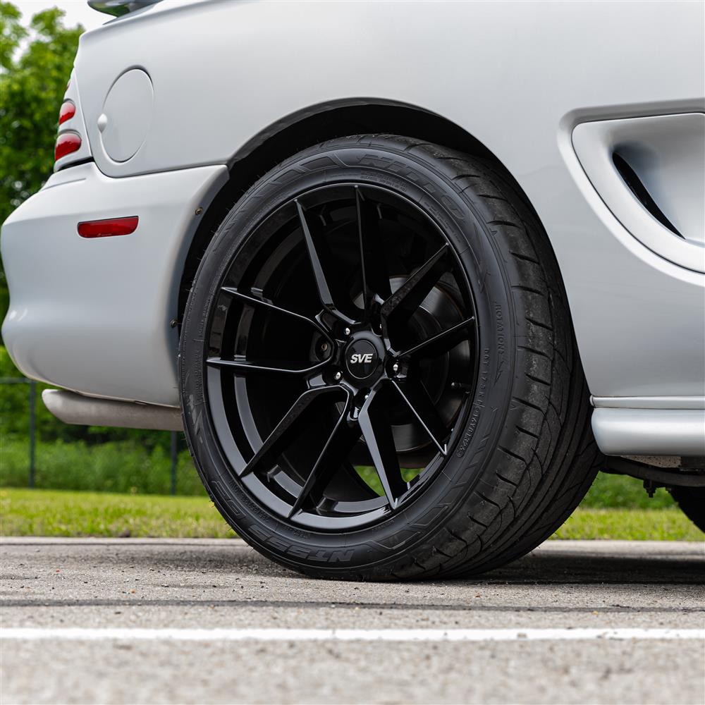 1994-04 Mustang SVE DHP1 Wheel & Sumitomo Tire Kit - 18x9/10  - Gloss Black