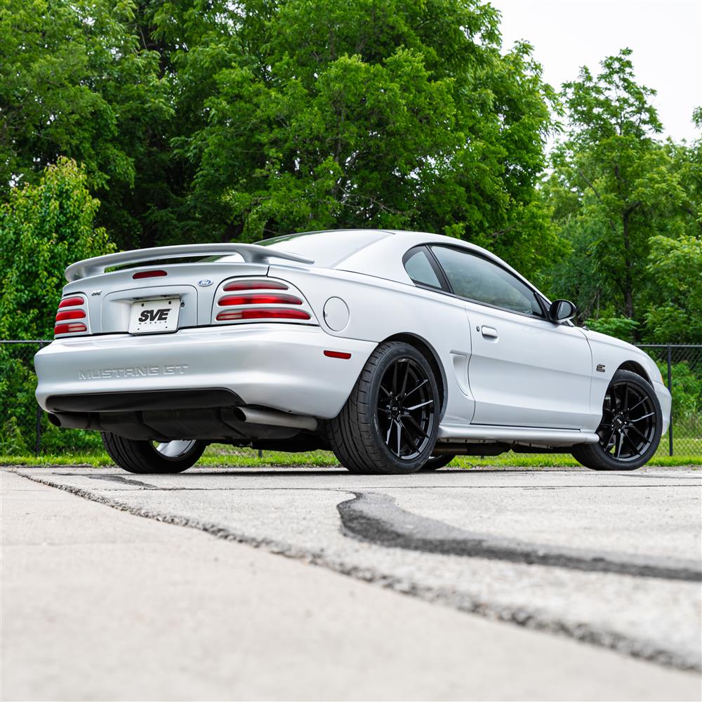 1994-04 Mustang SVE DHP1 Wheel & Sumitomo Tire Kit - 18x9/10  - Gloss Black