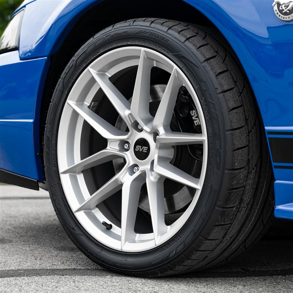 1994-04 Mustang SVE DHP1 Wheel & Sumitomo Tire Kit - 18x9/10  - Matte Silver