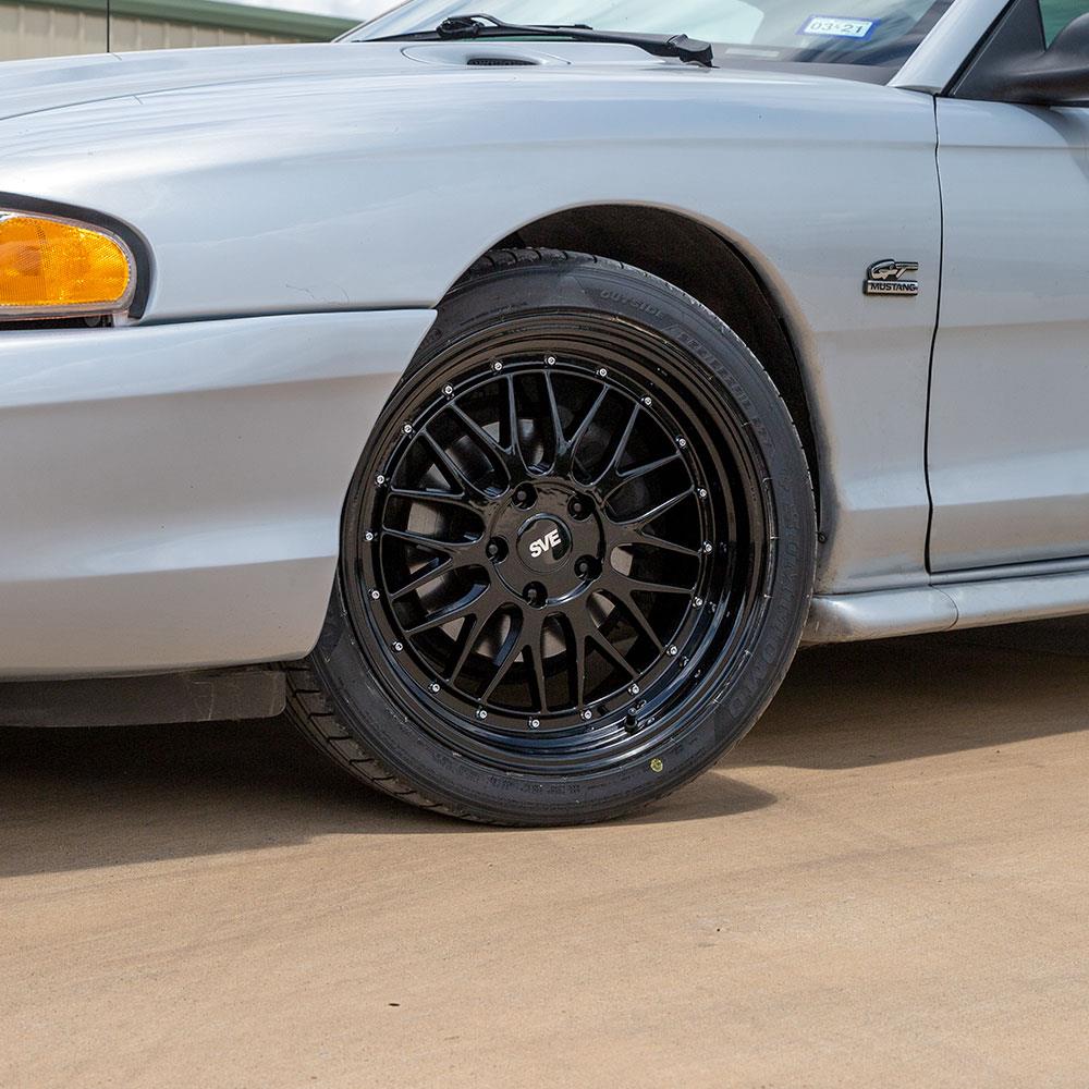 1994-04 Mustang SVE Series 1 Wheel & Sumitomo Tire Kit - 18x9/10 - Gloss Black