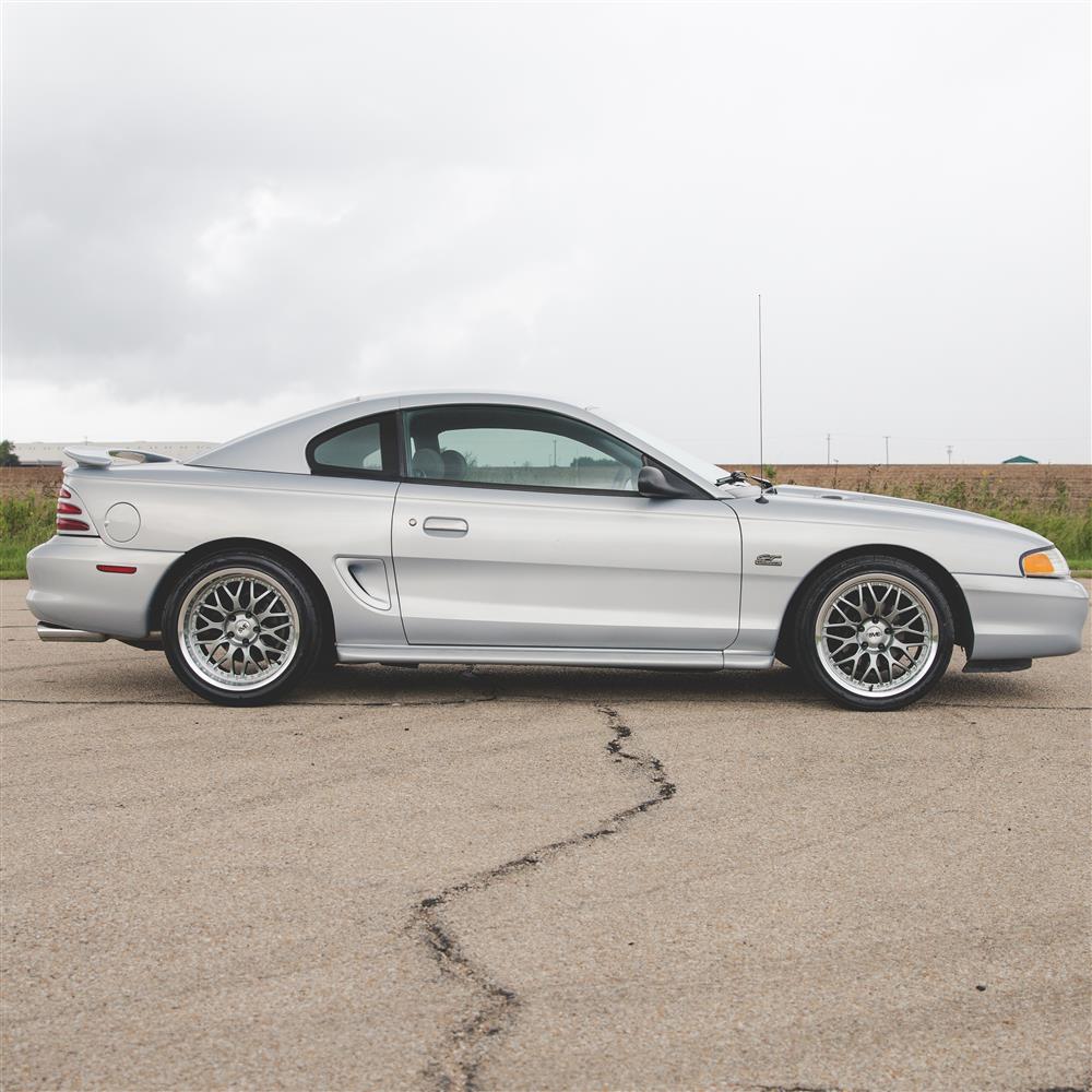 1994-04 Mustang SVE Series 3 Wheel & Kenda Tire Kit - 18x9/10  - Gun Metal