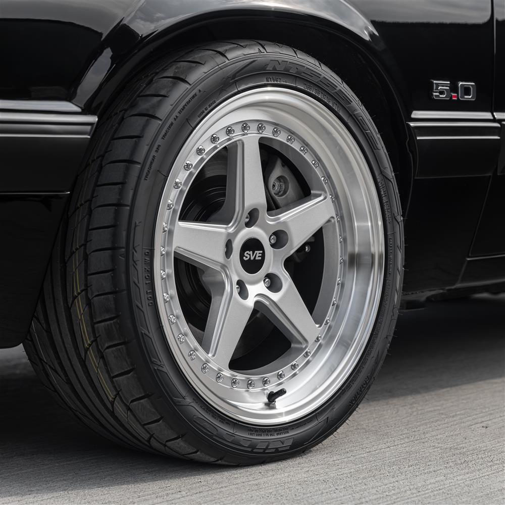 SVE Mustang Series 4 Wheel - 18x9 - Gloss Silver (94-04)